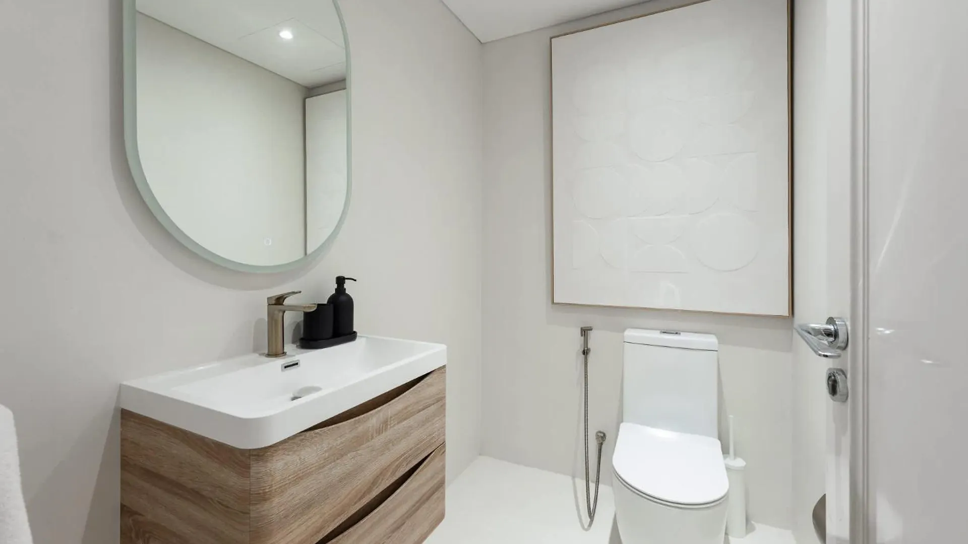 2Br Bliss In Vibrant Business Bay Apartment Dubai 0*,