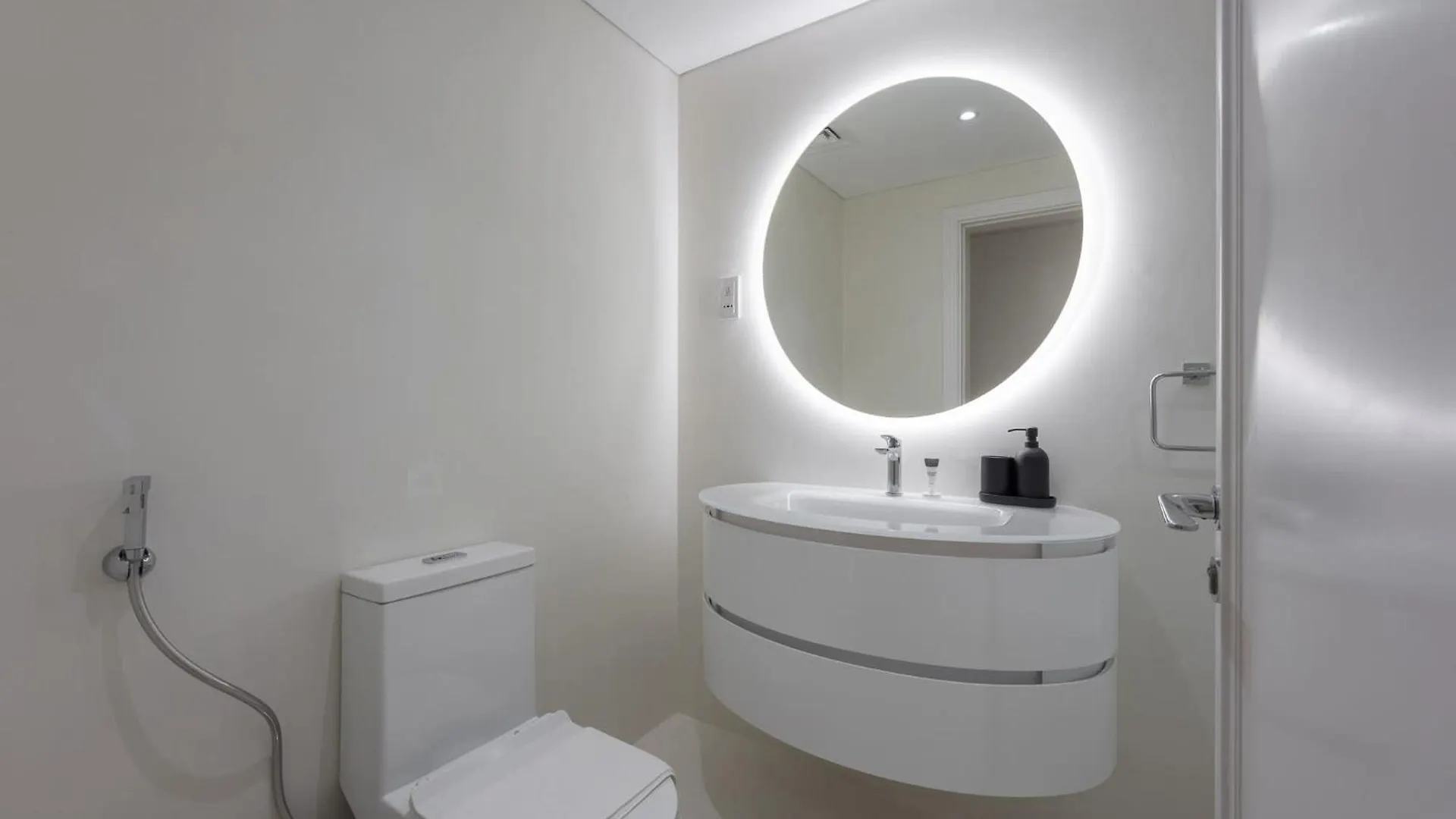 2Br Bliss In Vibrant Business Bay Apartment Dubai
