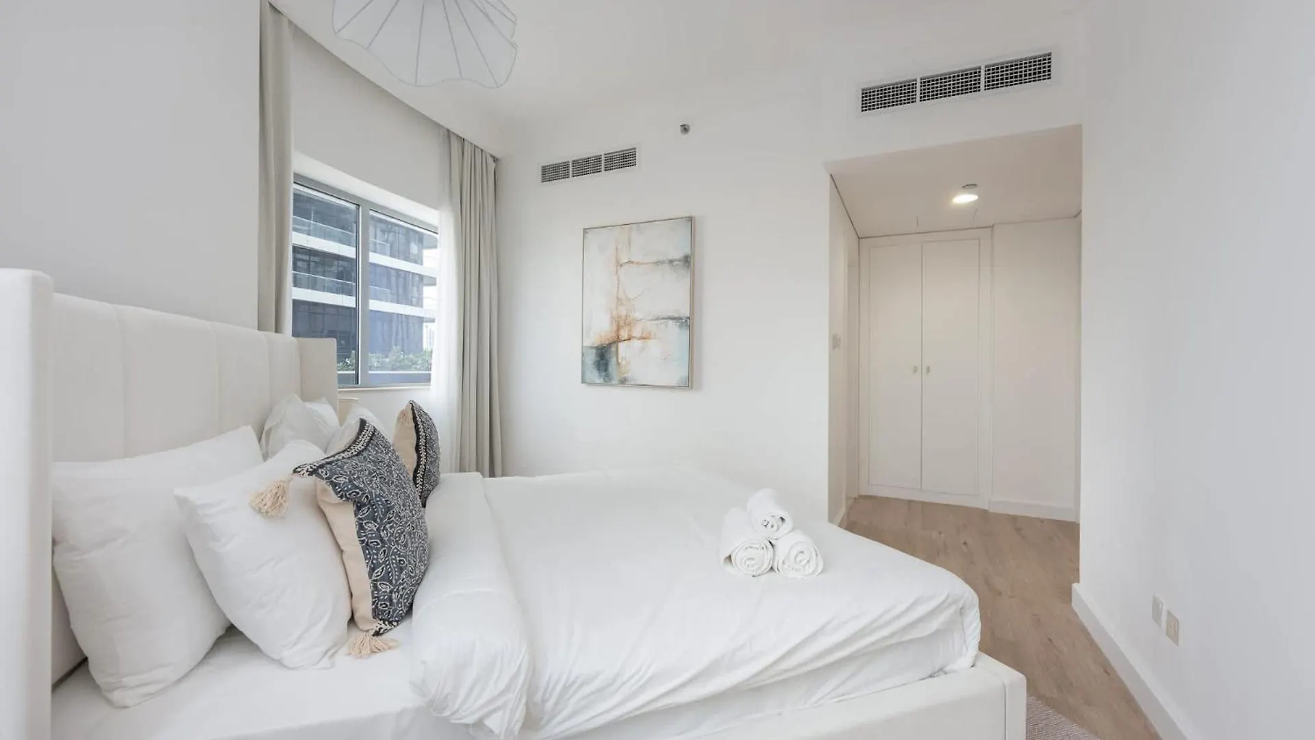 2Br Bliss In Vibrant Business Bay Apartment Dubai