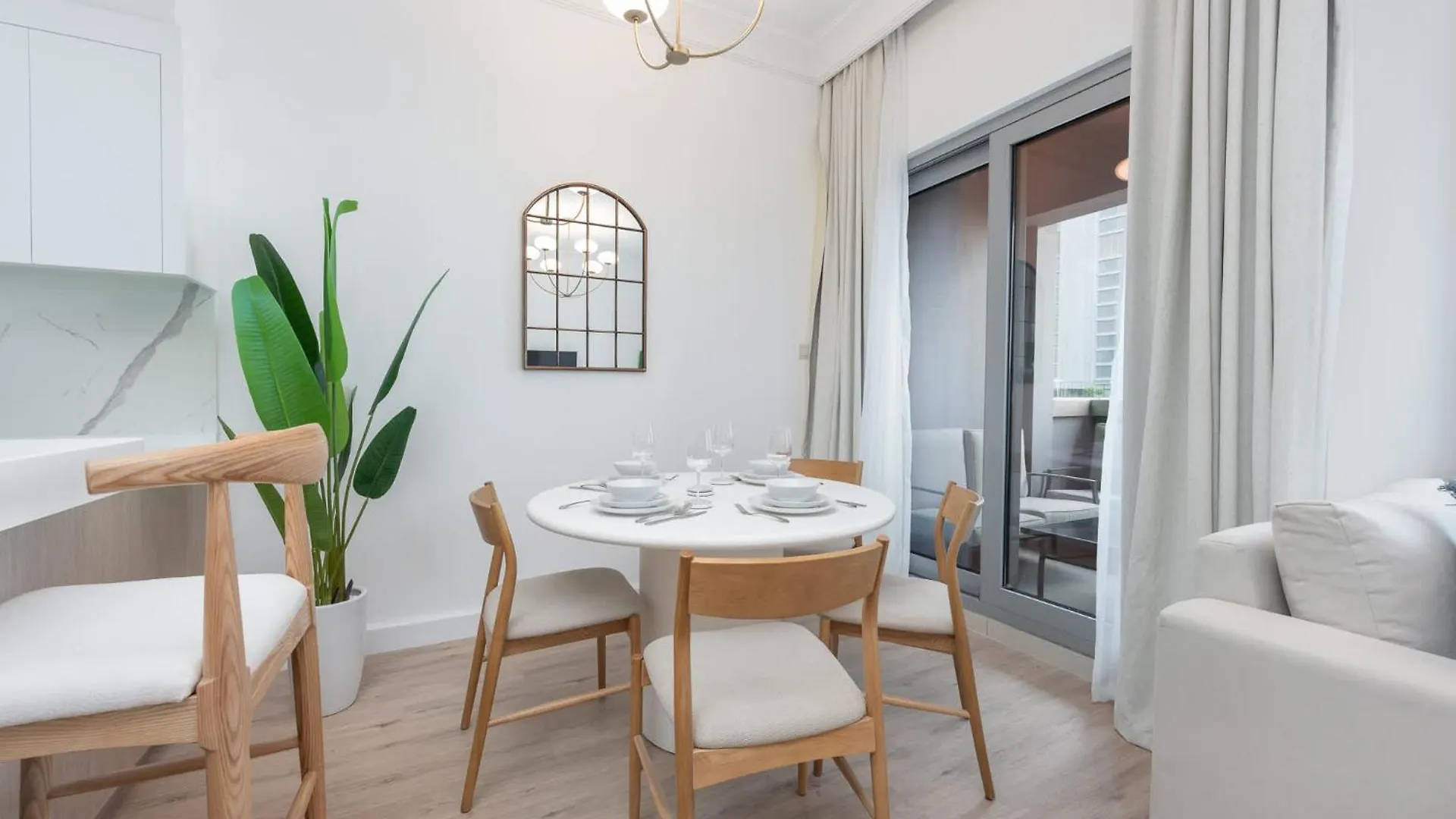 2Br Bliss In Vibrant Business Bay Apartment Dubai